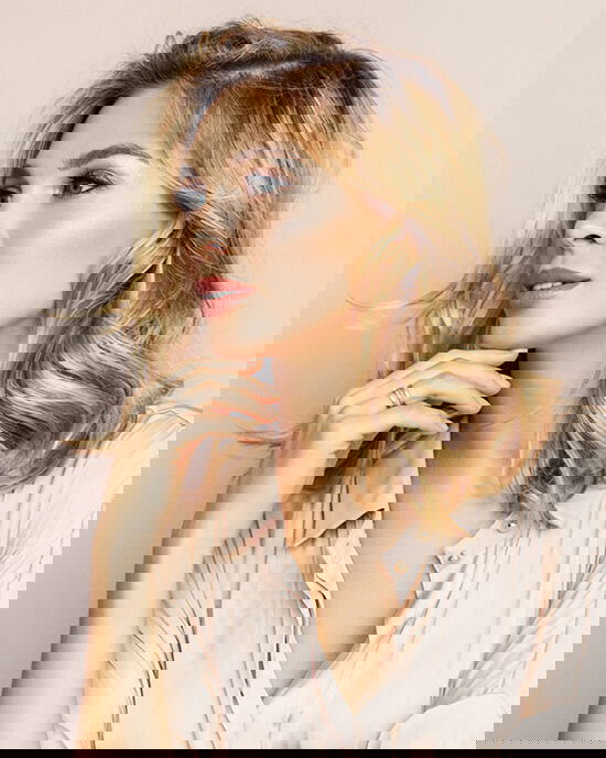 model thumb